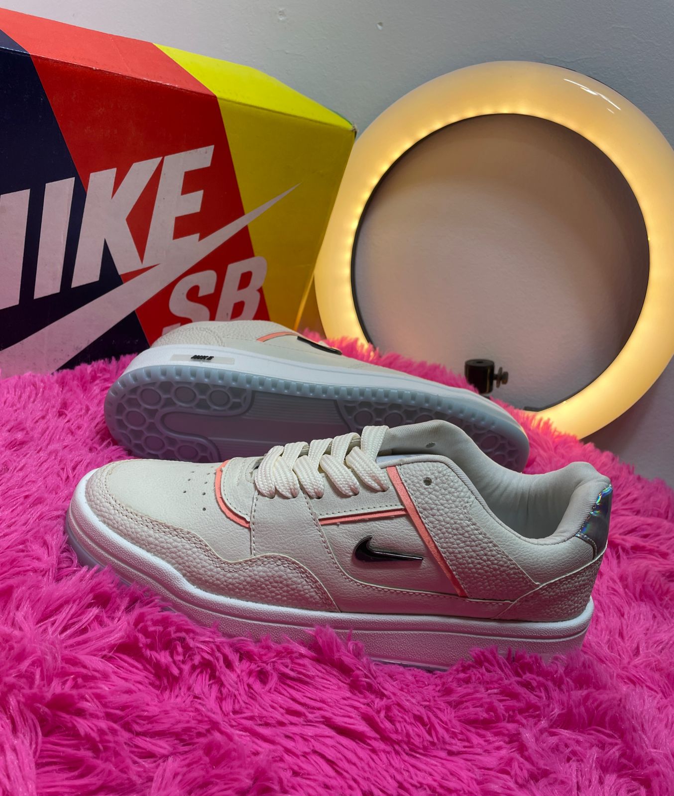 NIKE 2042