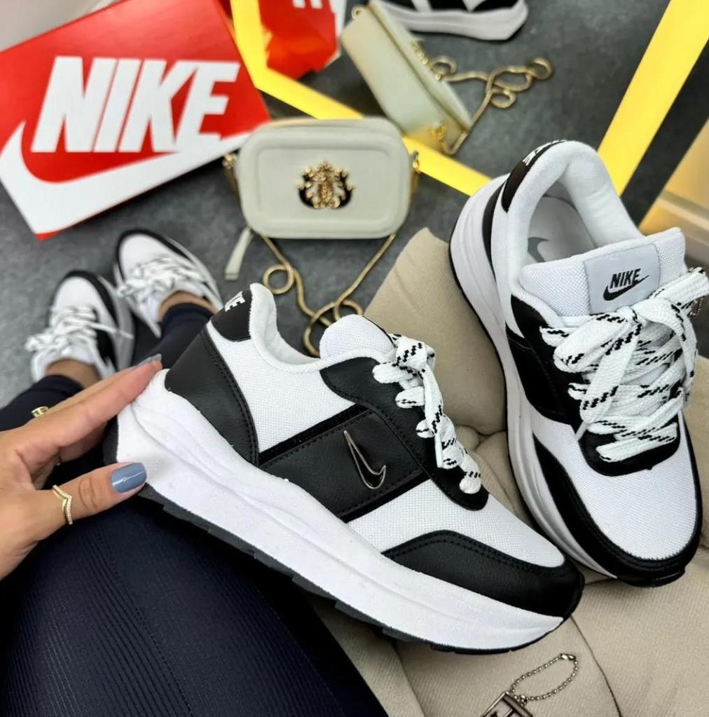 NIKE PLATFORM PANDA