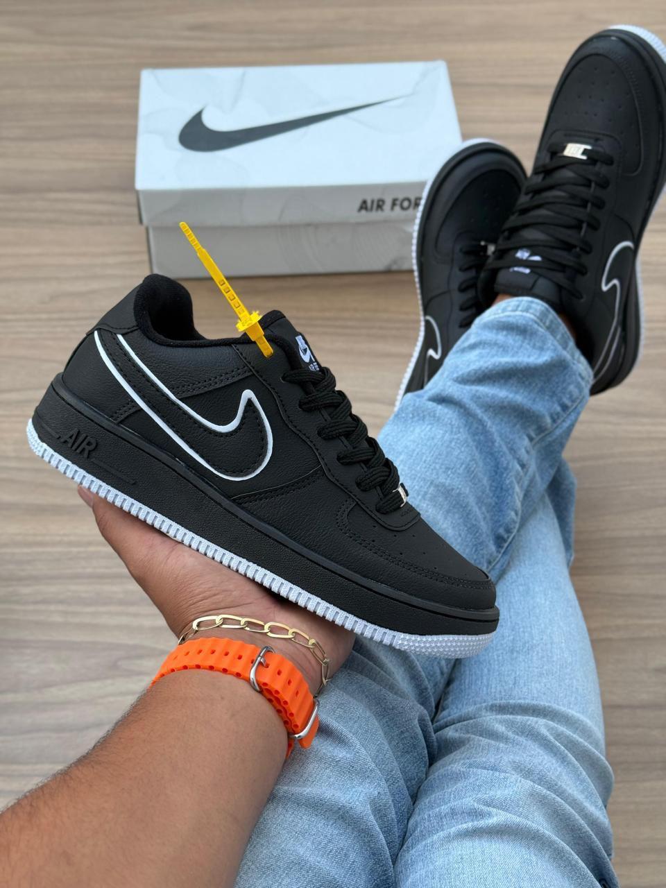 NIKE AIRFORCE BLACK W